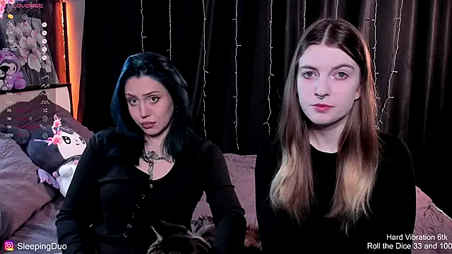 Snapshot of Threesomebabes chatting on November 2025 03:04:01 PM Threesomebabes online show from November 2025 03:04:01 PM