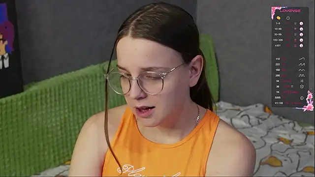 Violetwin online show from February 2026 05:11:02 PM