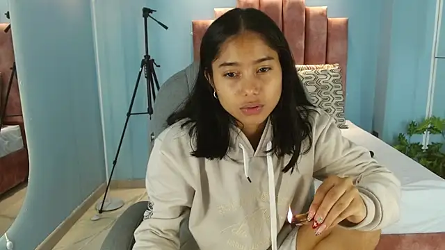 Milaa Star  online show from February 2026 04:18:02 AM