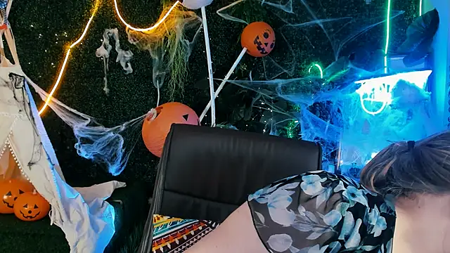 SladaDell online show from October 2025 05:10:01 AM