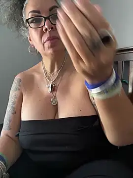 dieseldame1313 online show from September 2025 06:24:01 PM