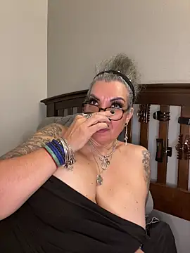 dieseldame1313 online show from October 2025 01:40:01 AM