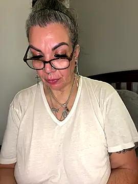 dieseldame1313 online show from November 2025 01:50:02 AM