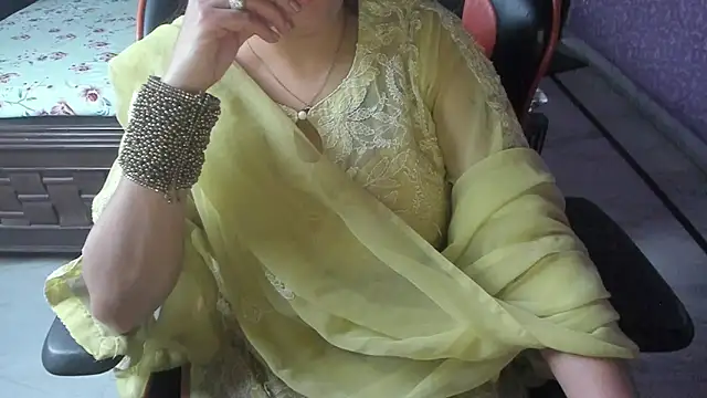 Snapshot of ShylaGill chatting on December 2025 10:53:01 AM ShylaGill online show from December 2025 10:53:01 AM