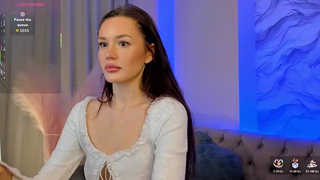 Snapshot of Aria_Mila chatting on November 2025 11:20:02 AM Aria Mila online show from November 2025 11:20:02 AM