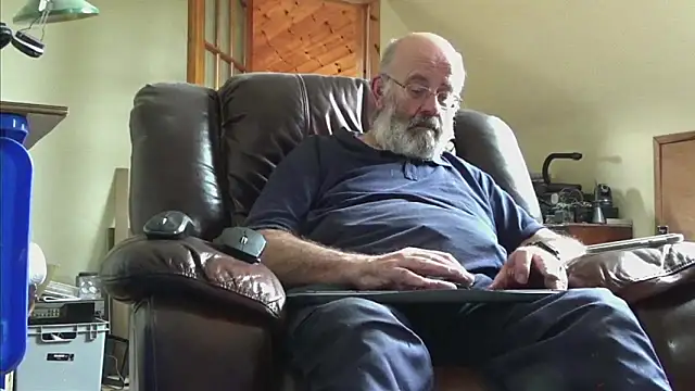 janzer13 online show from September 2025 02:31:02 PM