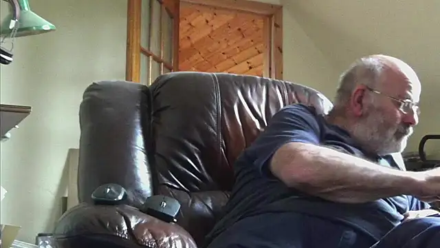 janzer13 online show from October 2025 01:14:01 PM