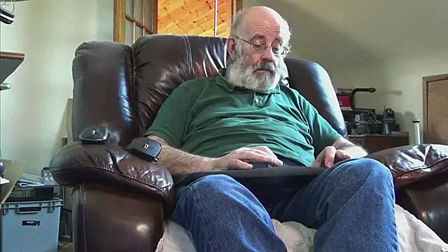 Snapshot of janzer13 chatting on December 2025 02:13:01 PM janzer13 online show from December 2025 02:13:01 PM