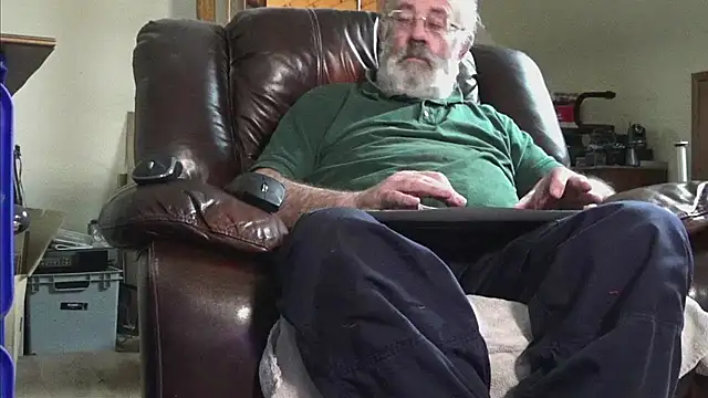 Snapshot of janzer13 chatting on December 2025 02:02:02 PM janzer13 online show from December 2025 02:02:02 PM