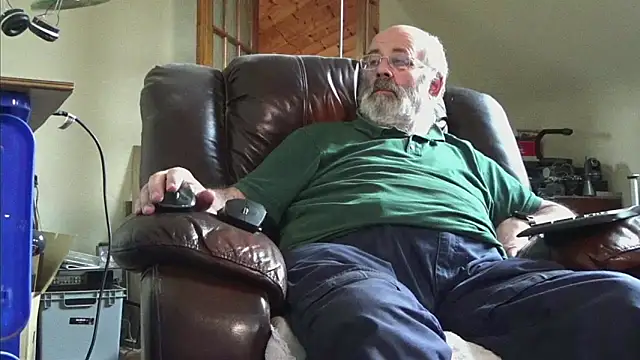 Snapshot of janzer13 chatting on December 2025 02:13:01 PM janzer13 online show from December 2025 02:13:01 PM