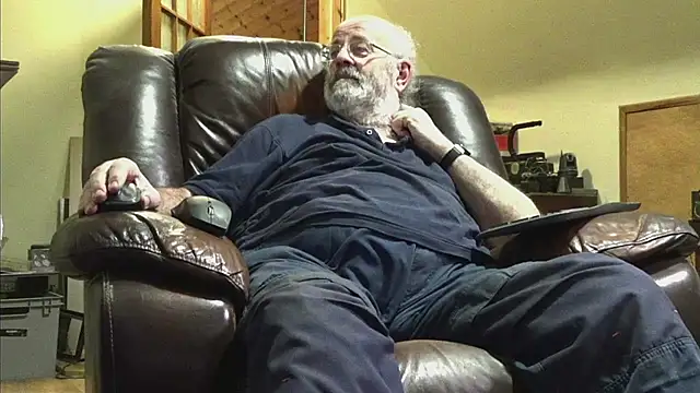 Snapshot of janzer13 chatting on January 2026 06:02:02 PM janzer13 online show from January 2026 06:02:02 PM