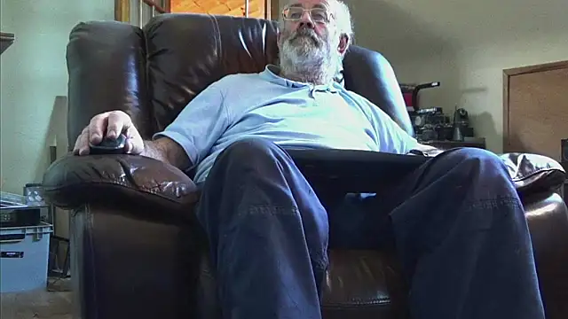 Snapshot of janzer13 chatting on January 2026 02:10:01 PM janzer13 online show from January 2026 02:10:01 PM