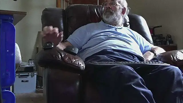 Snapshot of janzer13 chatting on January 2026 02:10:01 PM janzer13 online show from January 2026 02:10:01 PM