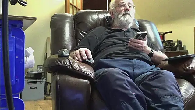 Snapshot of janzer13 chatting on February 2026 02:11:02 PM janzer13 online show from February 2026 02:11:02 PM