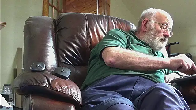 Snapshot of janzer13 chatting on February 2026 01:58:01 PM janzer13 online show from February 2026 01:58:01 PM