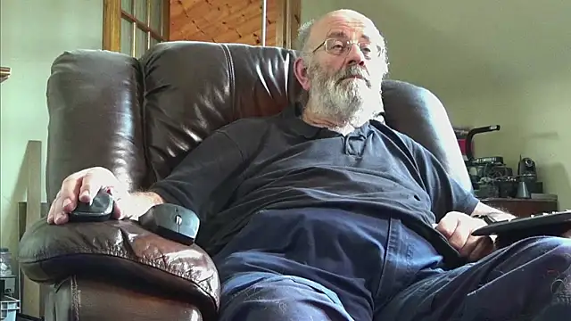 Snapshot of janzer13 chatting on February 2026 02:12:02 PM janzer13 online show from February 2026 02:12:02 PM