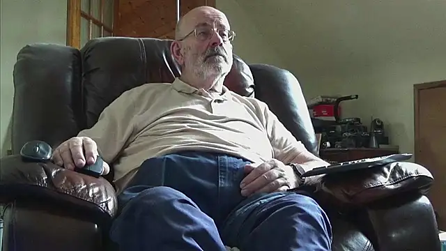 Snapshot of janzer13 chatting on February 2026 01:42:01 PM janzer13 online show from February 2026 01:42:01 PM