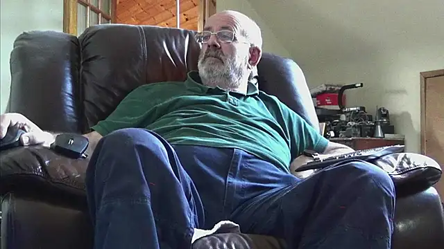 Snapshot of janzer13 chatting on February 2026 02:18:01 PM janzer13 online show from February 2026 02:18:01 PM