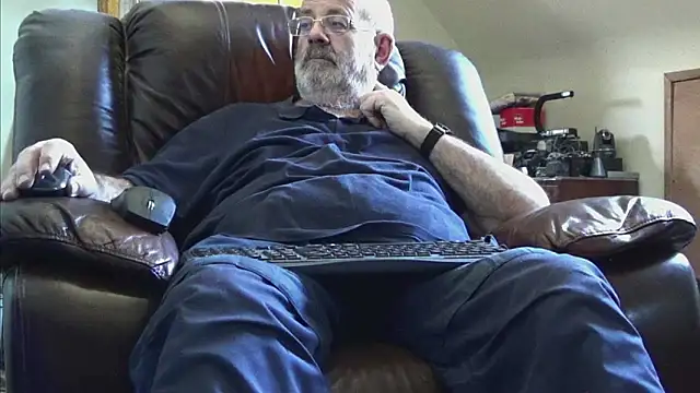 Snapshot of janzer13 chatting on March 2026 02:12:02 PM janzer13 online show from March 2026 02:12:02 PM