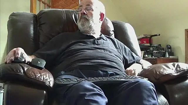 janzer13 online show from March 2026 02:11:02 PM