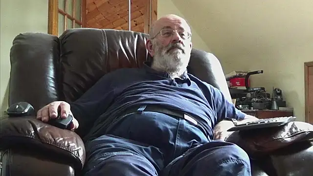 janzer13 online show from April 2026 12:46:02 PM