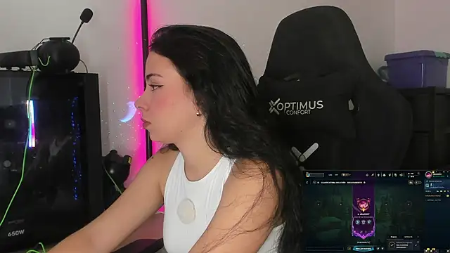 Aishelyng online show from March 2026 10:04:01 PM