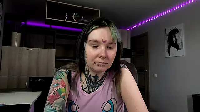 HighelikeGirl online show from April 2026 12:10:01 PM