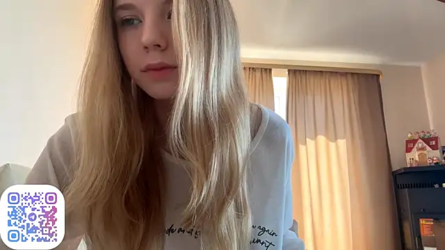 Snapshot of FruityXo chatting on September 2025 08:25:01 AM FruityXo online show from September 2025 08:25:01 AM