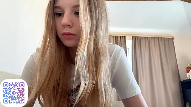 Snapshot of FruityXo chatting on September 2025 10:59:01 AM FruityXo online show from September 2025 10:59:01 AM