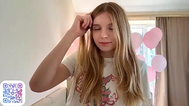 Snapshot of FruityXo chatting on September 2025 10:05:01 AM FruityXo online show from September 2025 10:05:01 AM