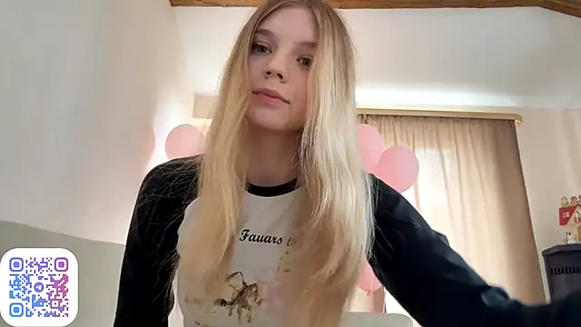 Snapshot of FruityXo chatting on September 2025 10:17:01 AM FruityXo online show from September 2025 10:17:01 AM