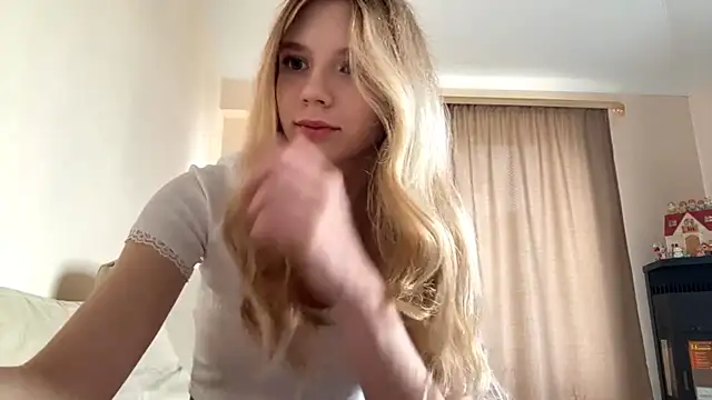 Snapshot of FruityXo chatting on October 2025 10:57:01 AM FruityXo online show from October 2025 10:57:01 AM