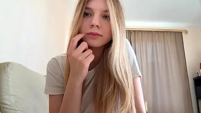 Snapshot of FruityXo chatting on October 2025 11:30:02 AM FruityXo online show from October 2025 11:30:02 AM