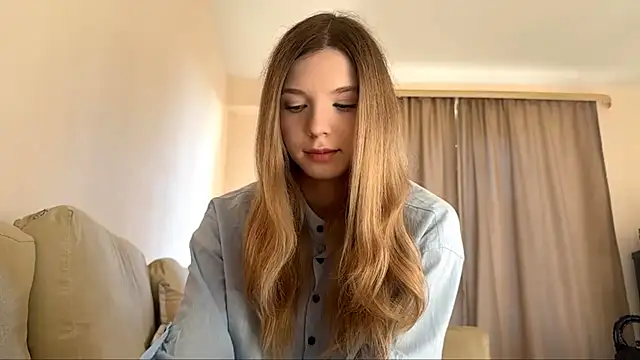 Snapshot of FruityXo chatting on November 2025 11:45:01 AM FruityXo online show from November 2025 11:45:01 AM