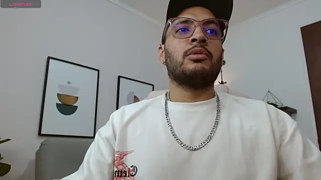   Damian    online show from November 2025 10:45:02 PM