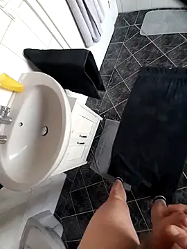 Snapshot of Hoodle-Doodle chatting on November 2025 08:14:02 AM Hoodle-Doodle online show from November 2025 08:14:02 AM