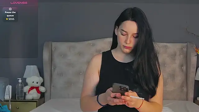 Snapshot of Leah_Brooks chatting on September 2025 05:09:01 AM Leah Brooks online show from September 2025 05:09:01 AM