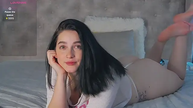 Snapshot of Leah_Brooks chatting on November 2025 04:51:02 PM Leah Brooks online show from November 2025 04:51:02 PM