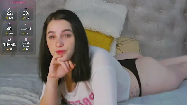 Snapshot of Leah_Brooks chatting on November 2025 05:07:02 AM Leah Brooks online show from November 2025 05:07:02 AM