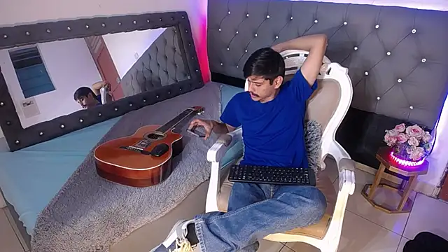 Charlie Cock  online show from September 2025 03:39:02 AM