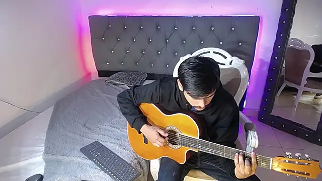 Charlie Cock  online show from September 2025 04:01:02 AM