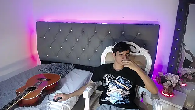 Charlie Cock  online show from September 2025 03:51:01 AM