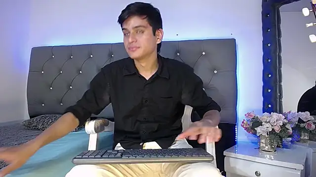 Charlie Cock  online show from September 2025 05:09:01 AM