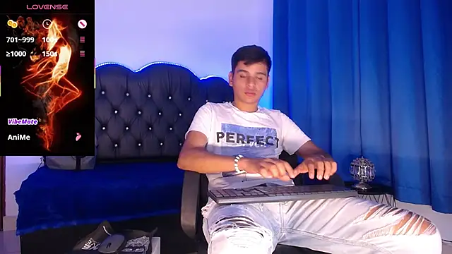 Charlie Cock  online show from November 2025 04:23:02 AM