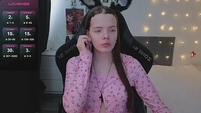 Luna Navy online show from February 2026 07:05:02 AM