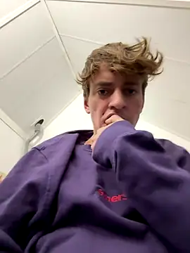 hottest23 online show from December 2025 02:01:01 PM