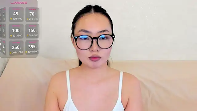 Snapshot of akino_hen chatting on October 2025 06:08:01 PM akino hen online show from October 2025 06:08:01 PM