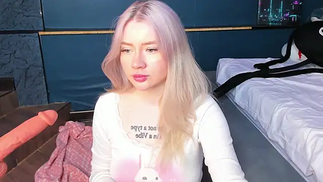 Lillie Berry online show from April 2026 04:48:01 AM