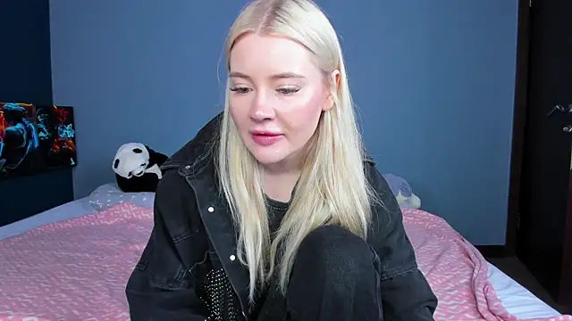 Lillie Berry online show from June 2026 04:18:02 AM