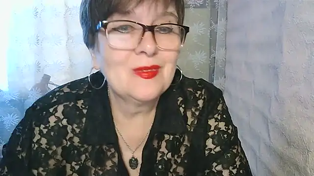 Snapshot of VeronicaGold511 chatting on June 2026 05:51:02 AM VeronicaGold511 online show from June 2026 05:51:02 AM